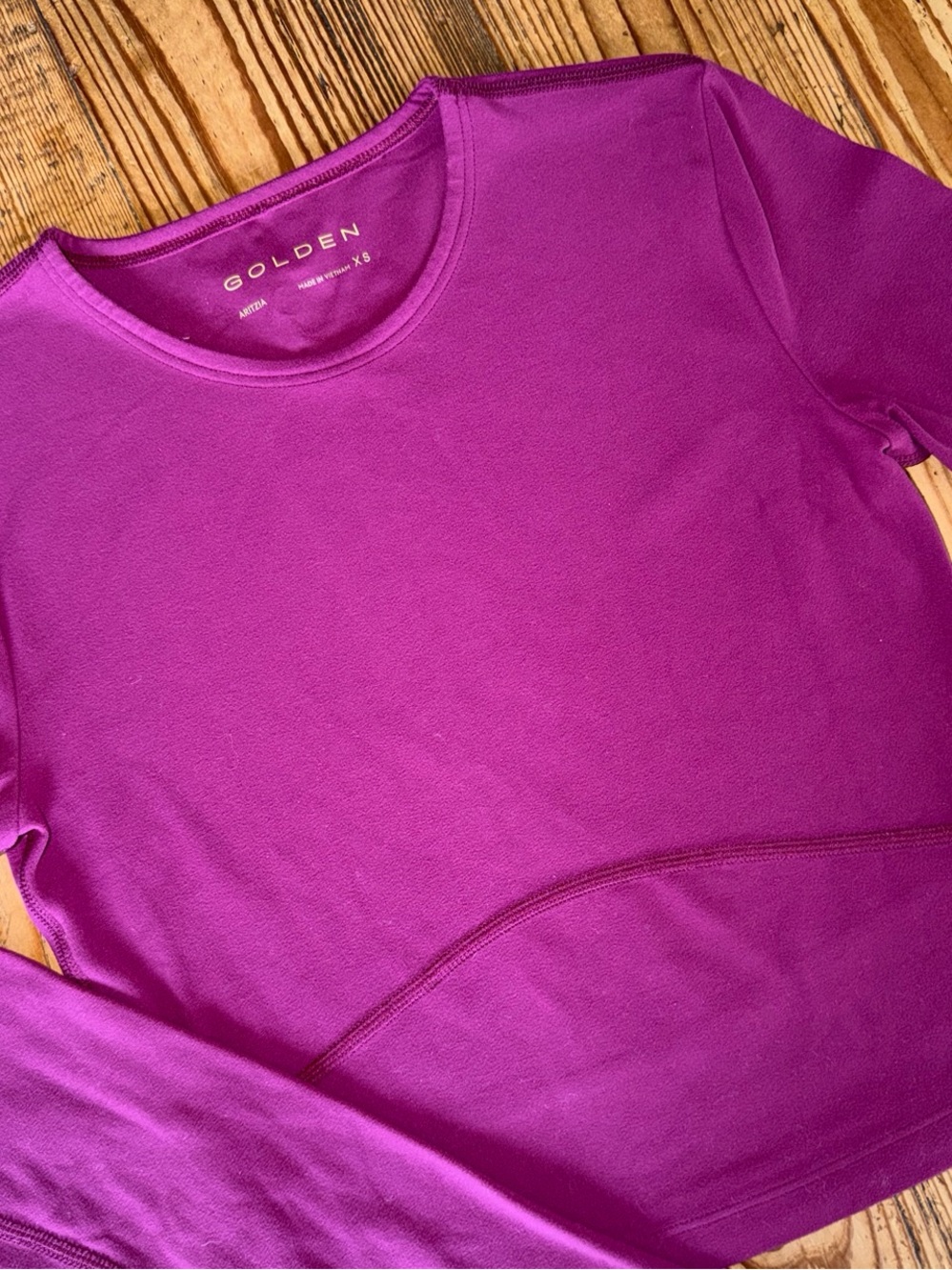 Aritizia Golden Crewneck crop Long-Sleeve Athletic Top - XS